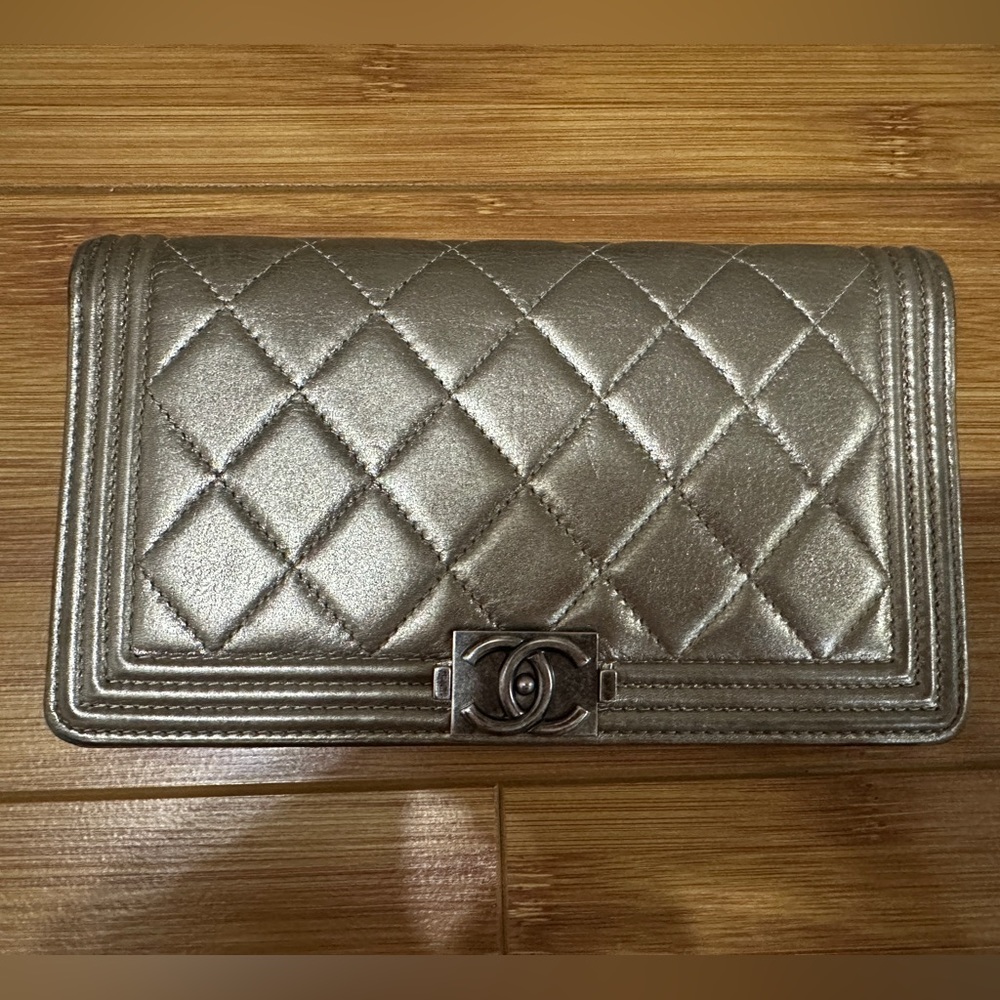 Excellent condition Chanel boy gold bifold lambskin wallet